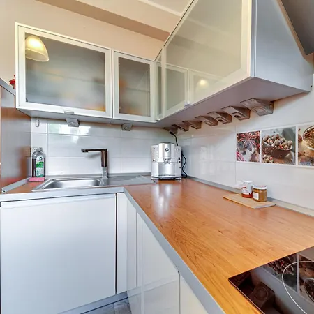 Appartement W Starym Sadzie By Interhome *