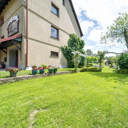 W Starym Sadzie By Interhome